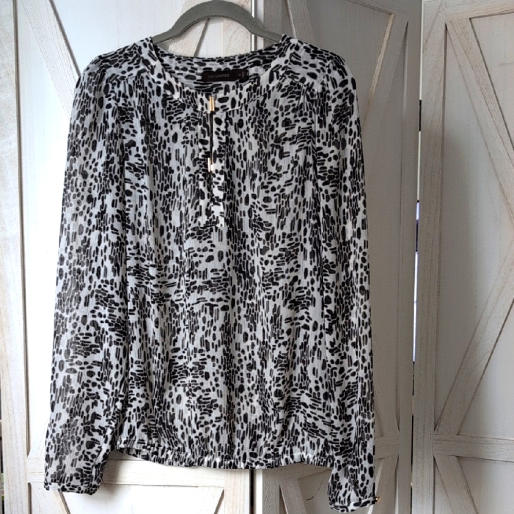 Black And White Top From The Limited Size Medium